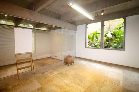 Casa à venda com 557m², 6 quartos e 4 vagas Casa à venda com 557m², 6 quartos e 4 vagasQuarto 1