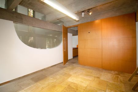 Casa à venda com 557m², 6 quartos e 4 vagas Casa à venda com 557m², 6 quartos e 4 vagasSala