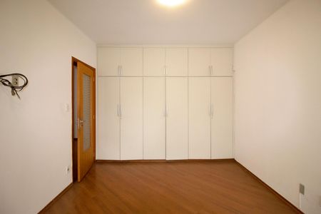 Casa à venda com 557m², 6 quartos e 4 vagas Casa à venda com 557m², 6 quartos e 4 vagasQuarto Suíte 1