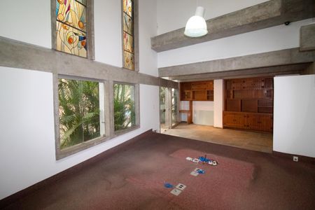 Casa à venda com 557m², 6 quartos e 4 vagas Casa à venda com 557m², 6 quartos e 4 vagasSala