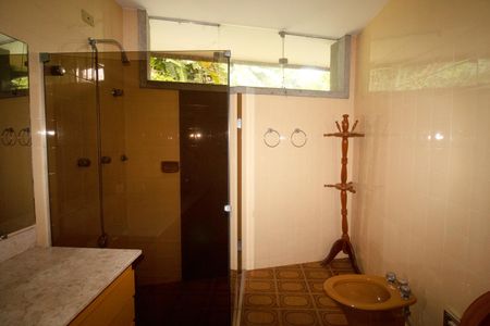 Casa à venda com 557m², 6 quartos e 4 vagas Casa à venda com 557m², 6 quartos e 4 vagasBanheiro Social