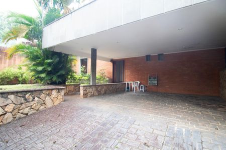 Casa à venda com 557m², 6 quartos e 4 vagas Casa à venda com 557m², 6 quartos e 4 vagasQuintal