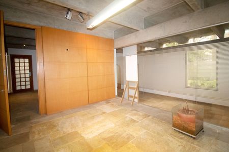 Casa à venda com 557m², 6 quartos e 4 vagas Casa à venda com 557m², 6 quartos e 4 vagasSala