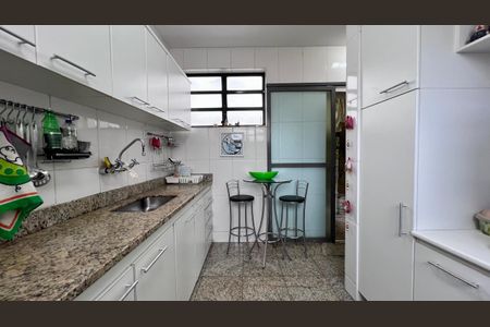 Apartamento à venda com 120m², 3 quartos e 2 vagasCozinha