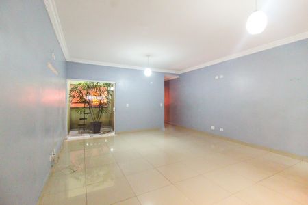 Casa para alugar com 180m², 3 quartos e 2 vagasSala