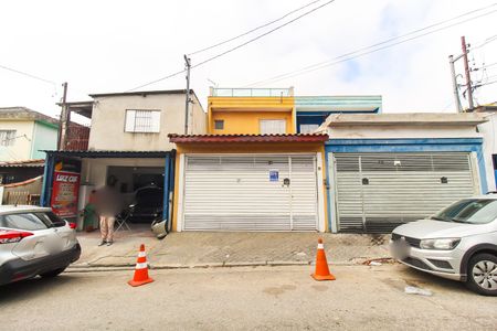 Casa para alugar com 180m², 3 quartos e 2 vagasFachada + Plaquinha