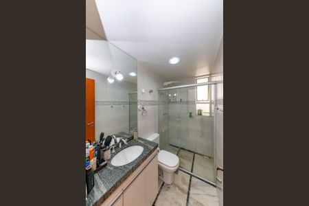 Apartamento à venda com 180m², 4 quartos e 2 vagas Apartamento à venda com 180m², 4 quartos e 2 vagasBanheiro Social 1