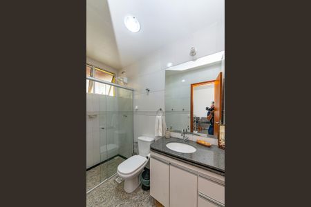 Apartamento à venda com 180m², 4 quartos e 2 vagas Apartamento à venda com 180m², 4 quartos e 2 vagasBanheiro Social 2