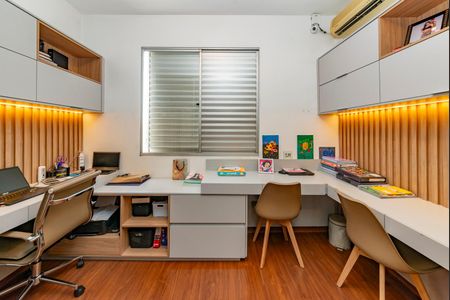 Apartamento à venda com 180m², 4 quartos e 2 vagas Apartamento à venda com 180m², 4 quartos e 2 vagasQuarto 3