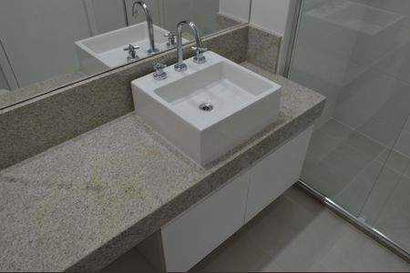Apartamento para alugar com 68m², 2 quartos e 1 vaga Apartamento para alugar com 68m², 2 quartos e 1 vagaBanheiro da Suíte
