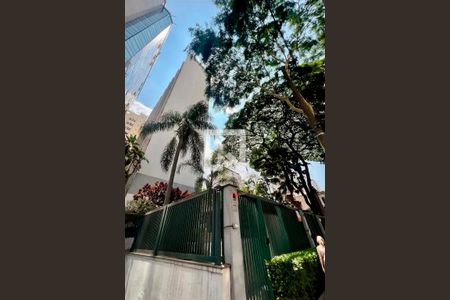 Apartamento à venda com 180m², 2 quartos e 1 vaga Apartamento à venda com 180m², 2 quartos e 1 vagaFachada