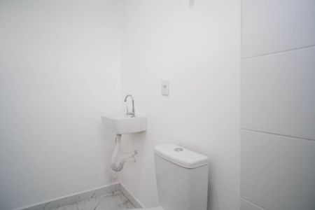 Casa à venda com 104m², 2 quartos e 2 vagasBanheiro do Quarto 1