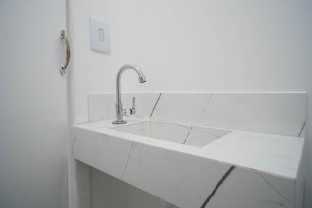 Casa à venda com 104m², 2 quartos e 2 vagasBanheiro Social 2