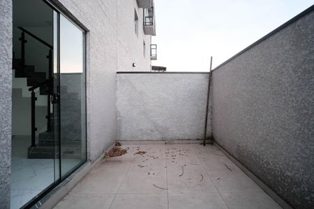 Casa à venda com 104m², 2 quartos e 2 vagasVaranda