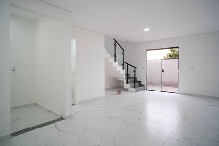 Casa à venda com 104m², 2 quartos e 2 vagasSala/Cozinha
