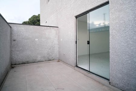 Casa à venda com 104m², 2 quartos e 2 vagasVaranda