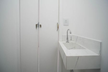 Casa à venda com 104m², 2 quartos e 2 vagasBanheiro Social 2