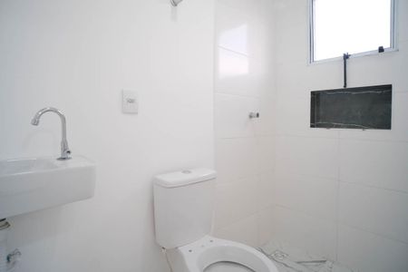 Casa à venda com 104m², 2 quartos e 2 vagasBanheiro do Quarto 1