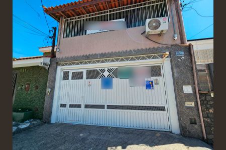 Casa à venda com 180m², 3 quartos e 2 vagasFachada
