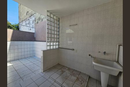 Casa à venda com 180m², 3 quartos e 2 vagasÁrea de Serviço 2