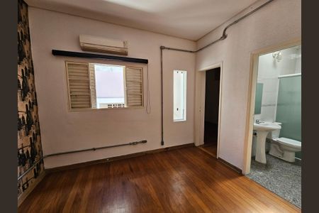 Casa à venda com 180m², 3 quartos e 2 vagasSuíte