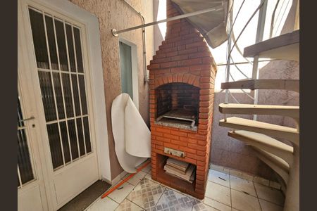 Casa à venda com 180m², 3 quartos e 2 vagasChurrasqueira