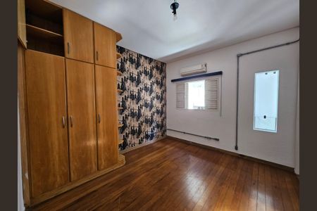 Casa à venda com 180m², 3 quartos e 2 vagasSuíte