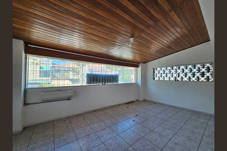 Casa à venda com 180m², 3 quartos e 2 vagasVaranda