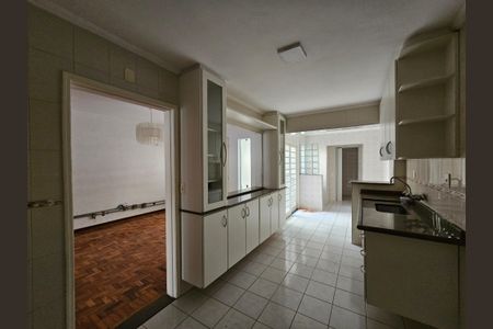 Casa à venda com 180m², 3 quartos e 2 vagasCozinha