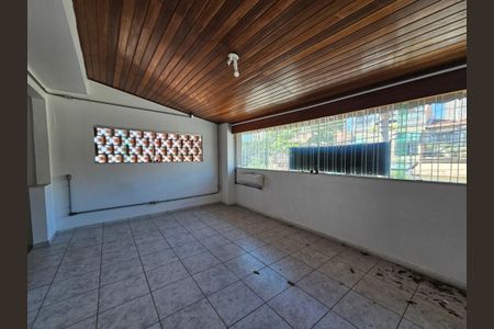 Casa à venda com 180m², 3 quartos e 2 vagasVaranda