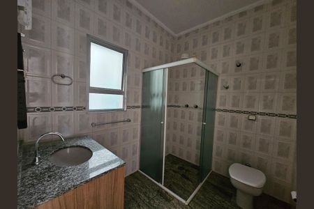 Casa à venda com 180m², 3 quartos e 2 vagasBanheiro