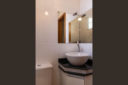 Casa à venda com 220m², 4 quartos e 5 vagasLavabo