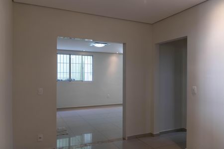 Casa à venda com 220m², 4 quartos e 5 vagasSala 2
