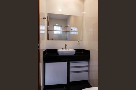 Casa à venda com 220m², 4 quartos e 5 vagasBanheiro da Suíte 2