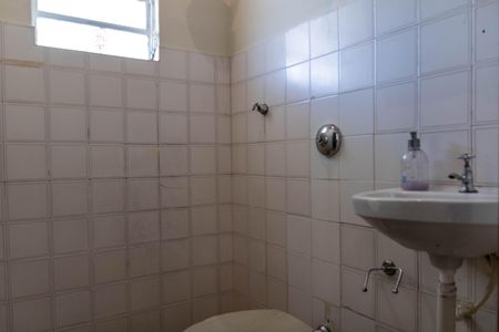 Casa à venda com 220m², 4 quartos e 5 vagasBanheiro de serviço