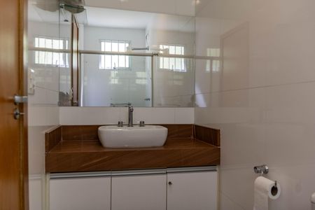 Casa à venda com 220m², 4 quartos e 5 vagasBanheiro da suíte 4