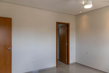 Casa à venda com 220m², 4 quartos e 5 vagasSuíte 1