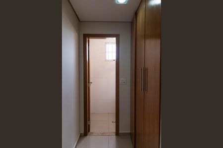 Casa à venda com 220m², 4 quartos e 5 vagasLavabo