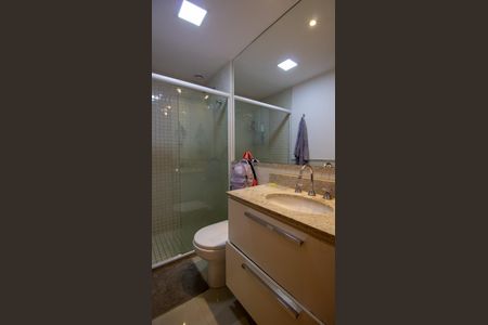 Apartamento à venda com 70m², 2 quartos e 1 vaga Apartamento à venda com 70m², 2 quartos e 1 vagaBanheiro Social