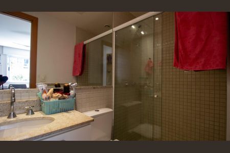 Apartamento à venda com 70m², 2 quartos e 1 vaga Apartamento à venda com 70m², 2 quartos e 1 vagaBanheiro da Suíte