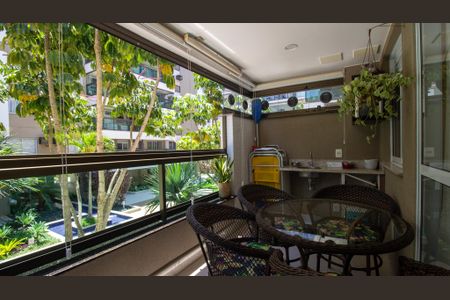 Apartamento à venda com 70m², 2 quartos e 1 vaga Apartamento à venda com 70m², 2 quartos e 1 vagaVaranda Sala