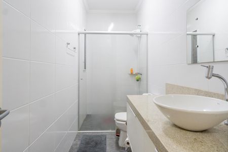 Casa de condomínio à venda com 196m², 3 quartos e 4 vagas Casa de condomínio à venda com 196m², 3 quartos e 4 vagasBanheiro Social