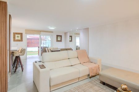 Casa de condomínio à venda com 196m², 3 quartos e 4 vagas Casa de condomínio à venda com 196m², 3 quartos e 4 vagasSala