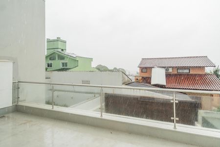 Casa de condomínio à venda com 196m², 3 quartos e 4 vagas Casa de condomínio à venda com 196m², 3 quartos e 4 vagasVaranda do Quarto 1 e 2