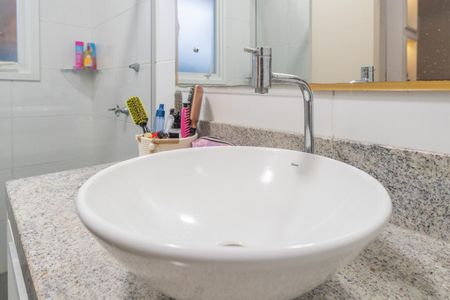 Casa de condomínio à venda com 196m², 3 quartos e 4 vagas Casa de condomínio à venda com 196m², 3 quartos e 4 vagasBanheiro da Suíte