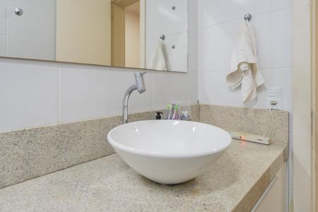 Casa de condomínio à venda com 196m², 3 quartos e 4 vagas Casa de condomínio à venda com 196m², 3 quartos e 4 vagasBanheiro Social