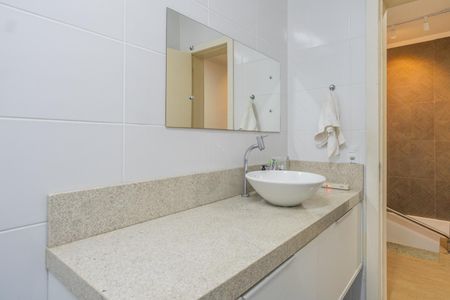 Casa de condomínio à venda com 196m², 3 quartos e 4 vagas Casa de condomínio à venda com 196m², 3 quartos e 4 vagasBanheiro Social
