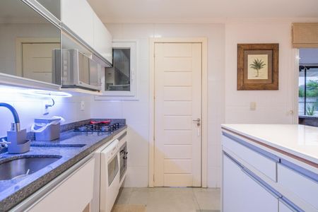 Casa de condomínio à venda com 196m², 3 quartos e 4 vagas Casa de condomínio à venda com 196m², 3 quartos e 4 vagasCozinha