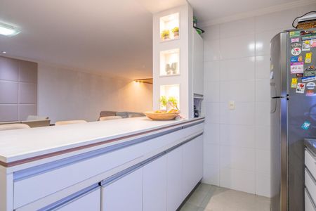 Casa de condomínio à venda com 196m², 3 quartos e 4 vagas Casa de condomínio à venda com 196m², 3 quartos e 4 vagasCozinha