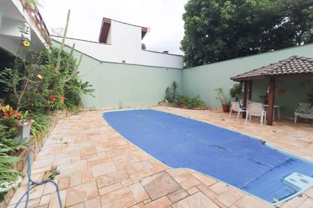 Casa à venda com 450m², 4 quartos e 4 vagasÁrea comum - Piscina